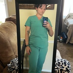 MANDALA SCRUB TOP & JOGGER BOTTOM SEA GREEN COLOR